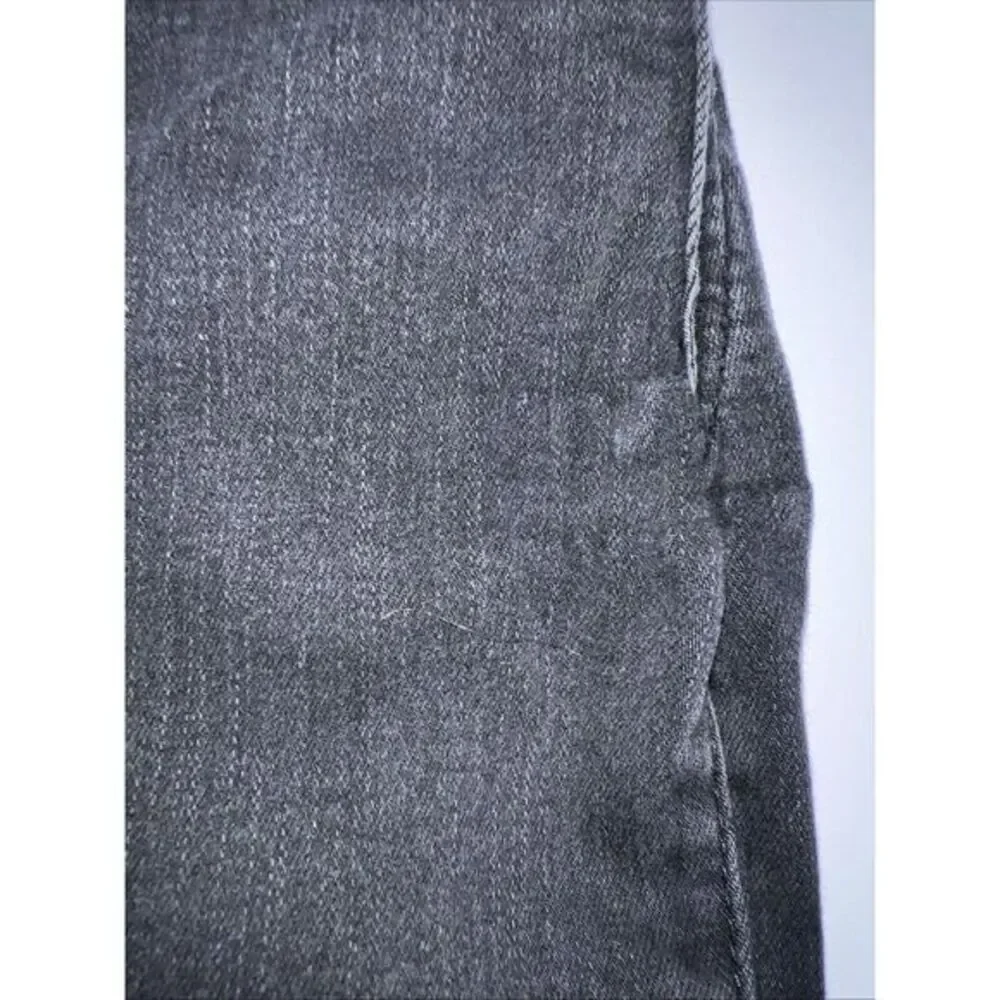 American Eagle Outfitters little pulling